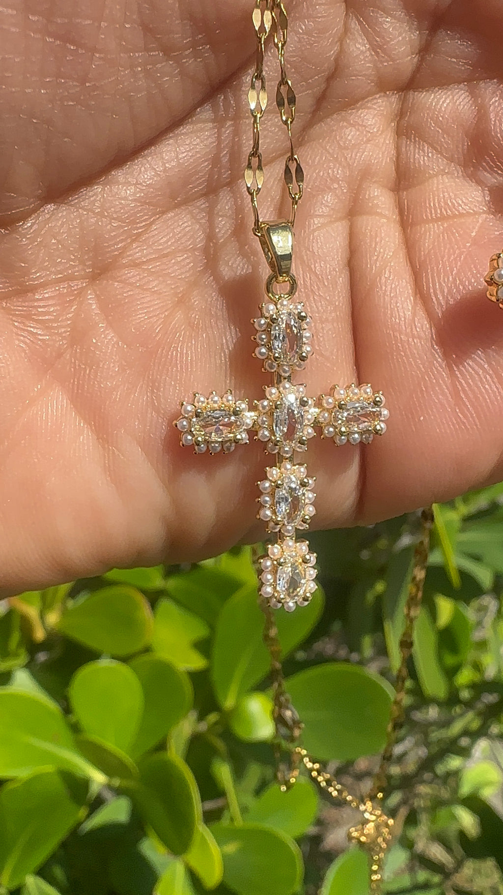 Luxe Crystal Cross Necklace (Pearl)